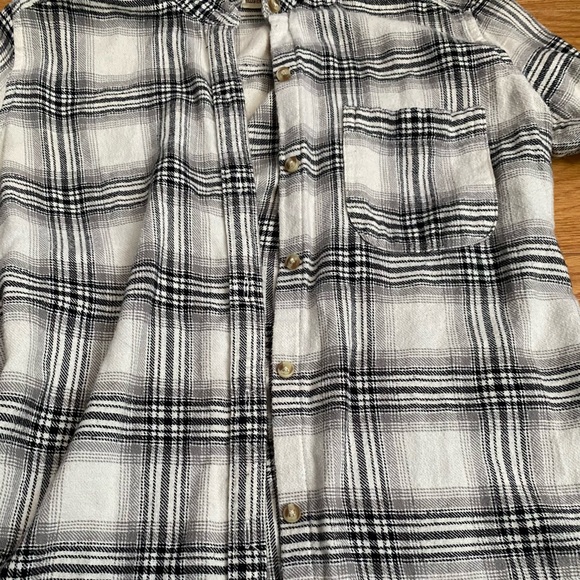 Hollister white and black plaid flannel - Picture 4 of 4
